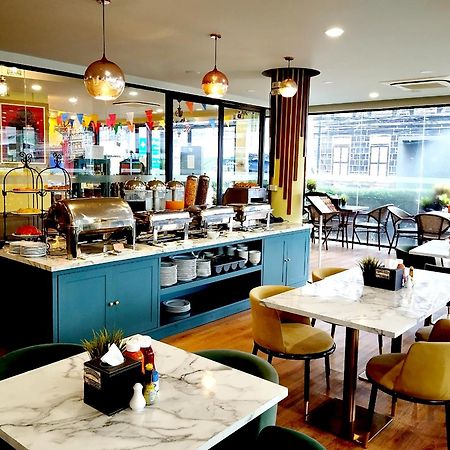 Siri Oriental Bangkok Hotel Екстериор снимка