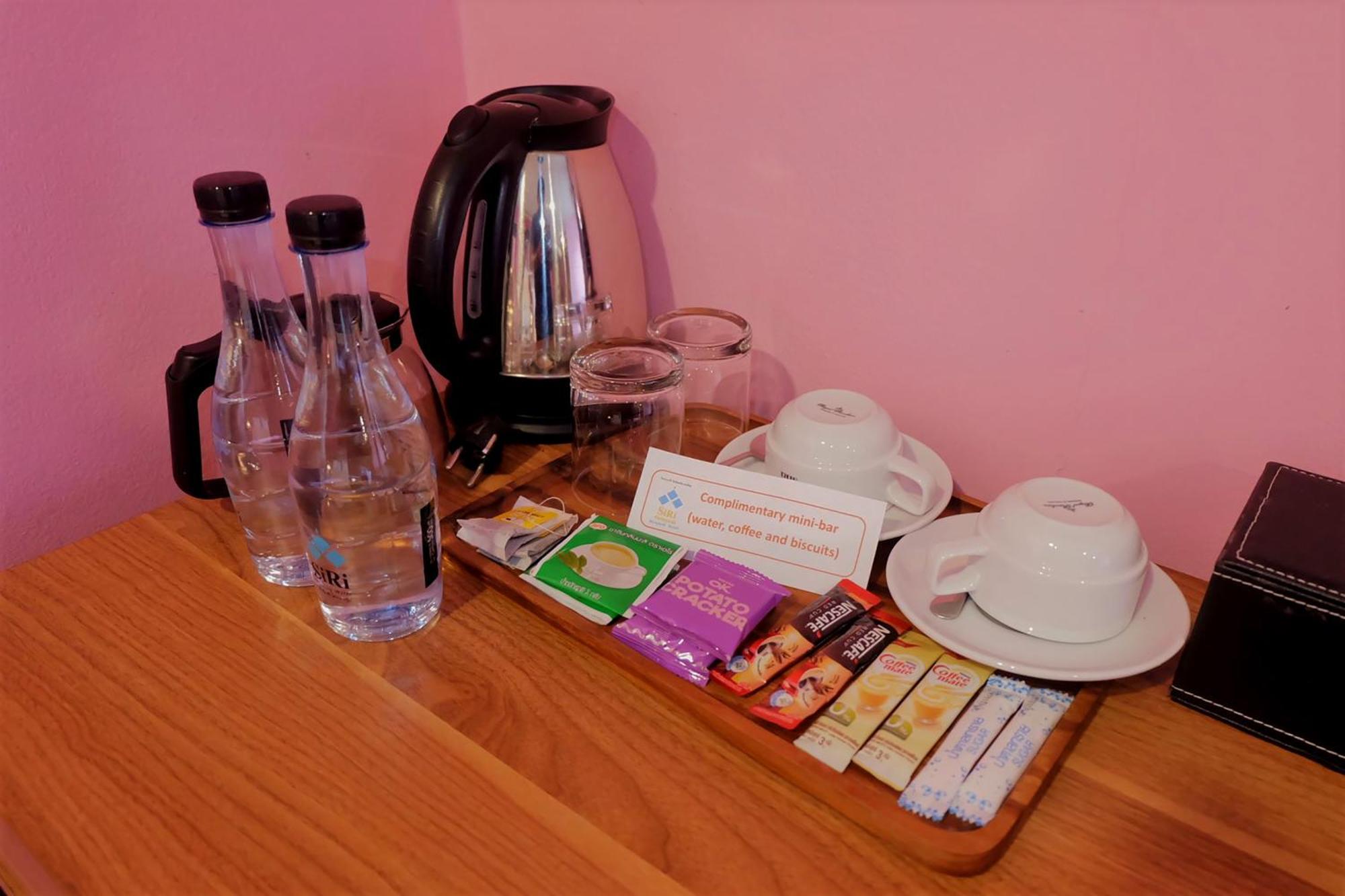 Siri Oriental Bangkok Hotel Стая снимка