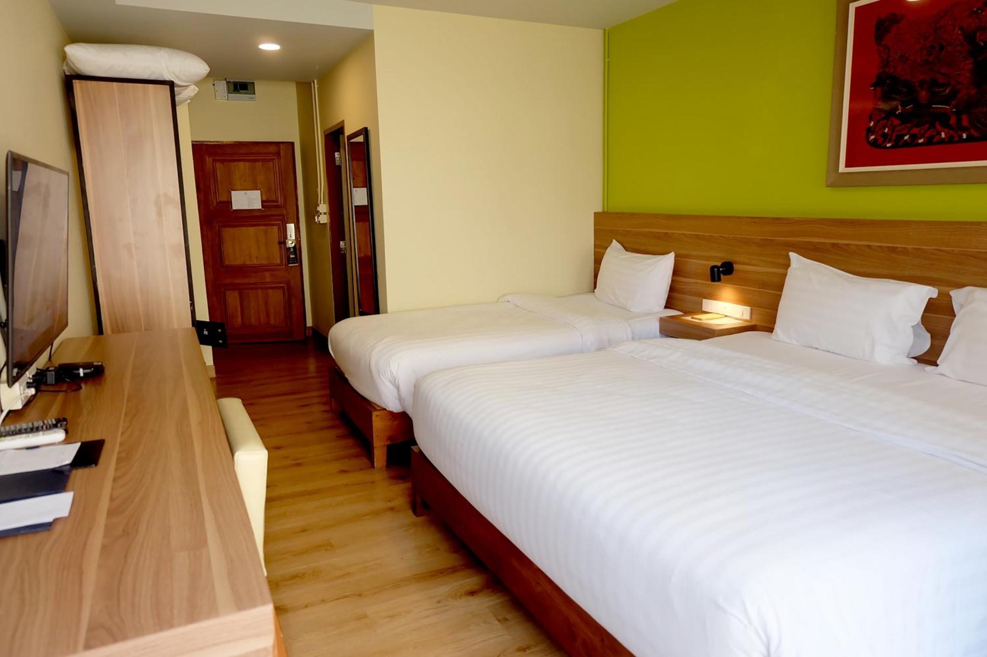 Siri Oriental Bangkok Hotel Стая снимка