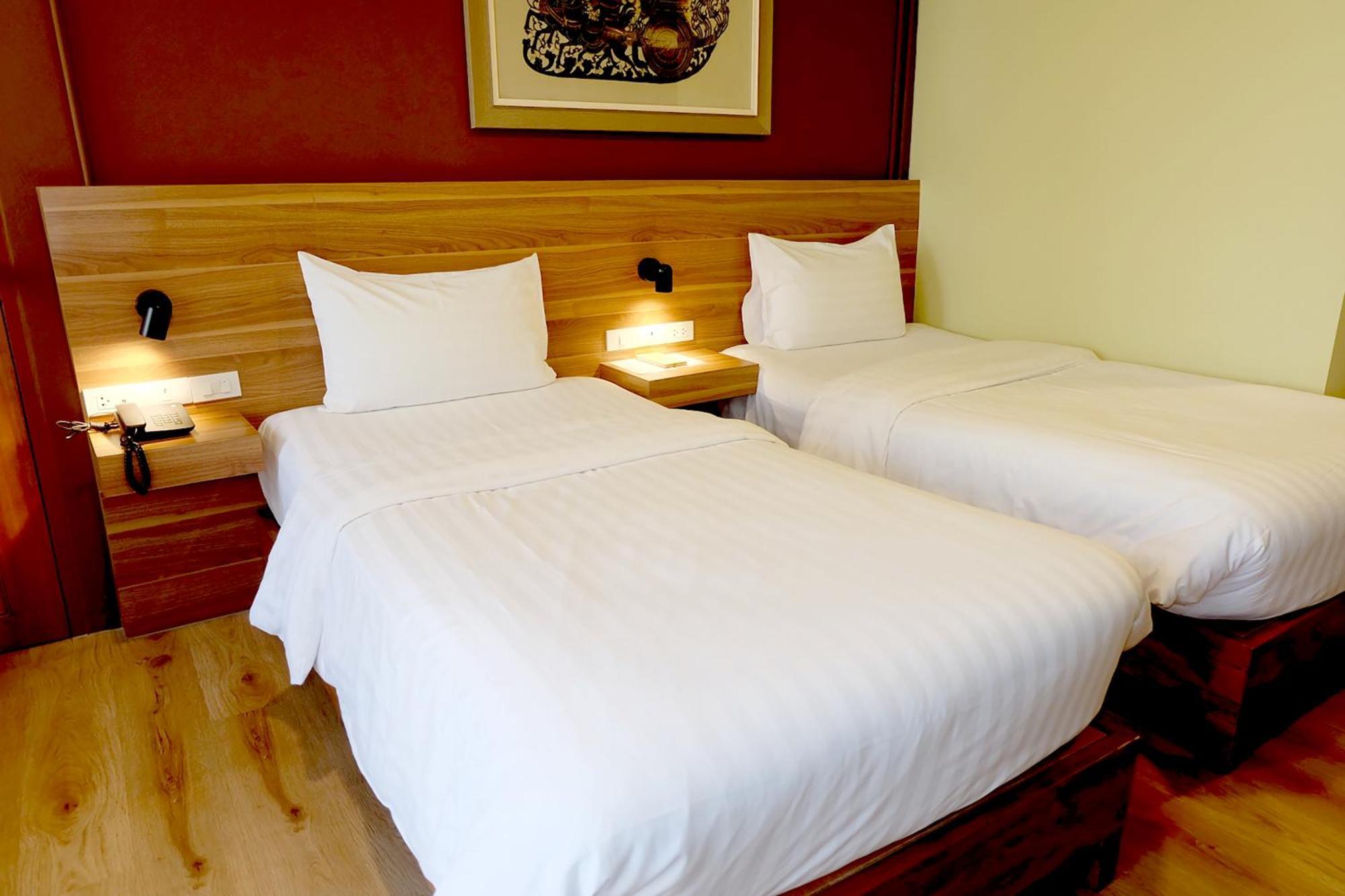Siri Oriental Bangkok Hotel Стая снимка