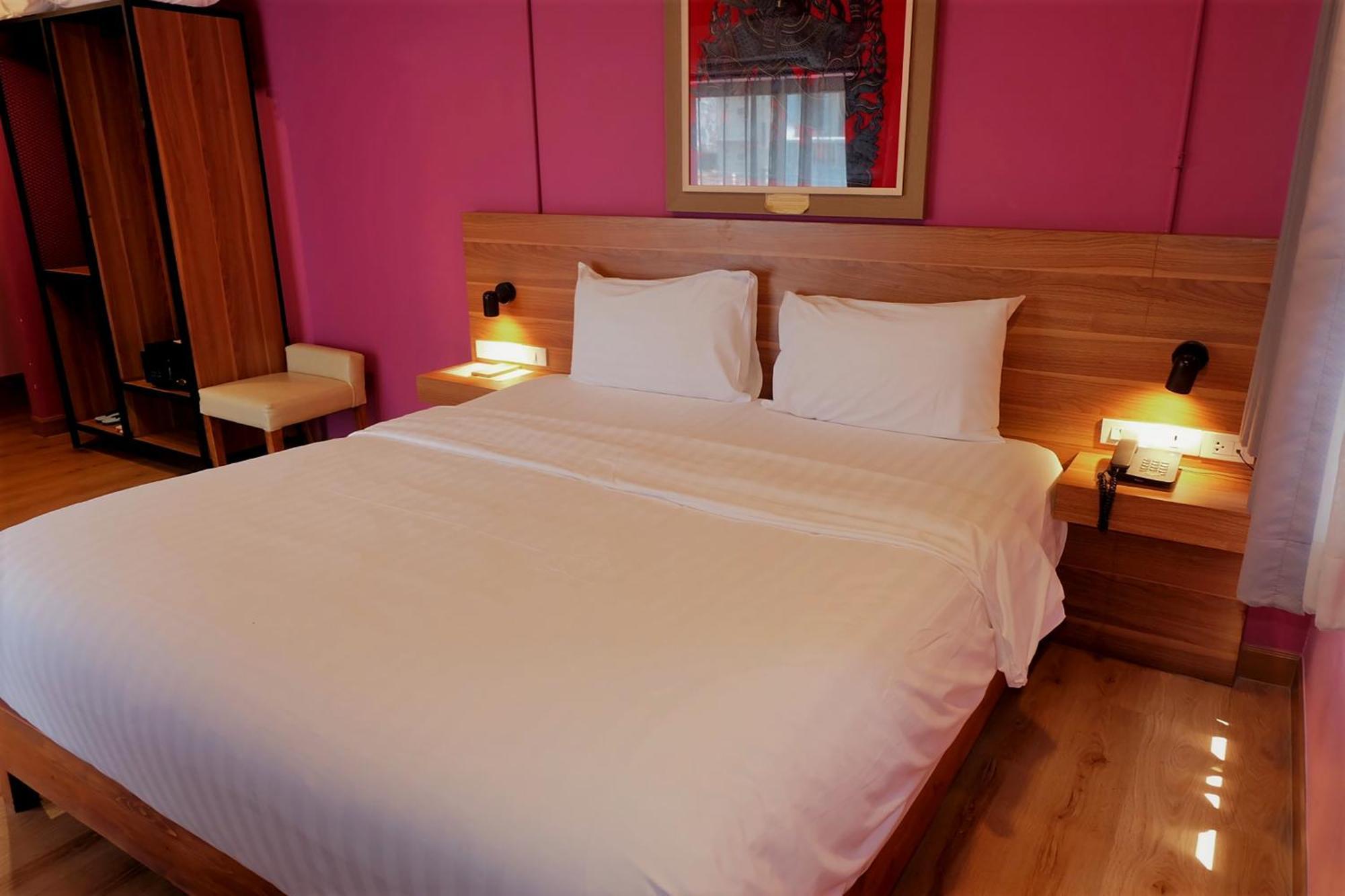 Siri Oriental Bangkok Hotel Стая снимка