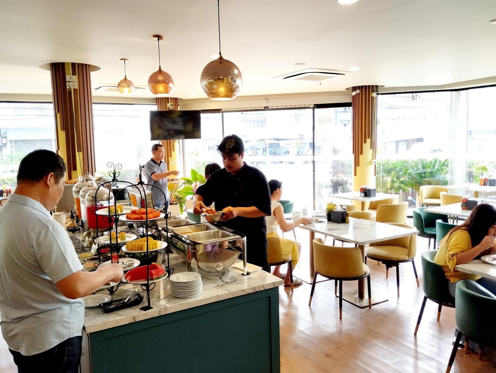Siri Oriental Bangkok Hotel Екстериор снимка