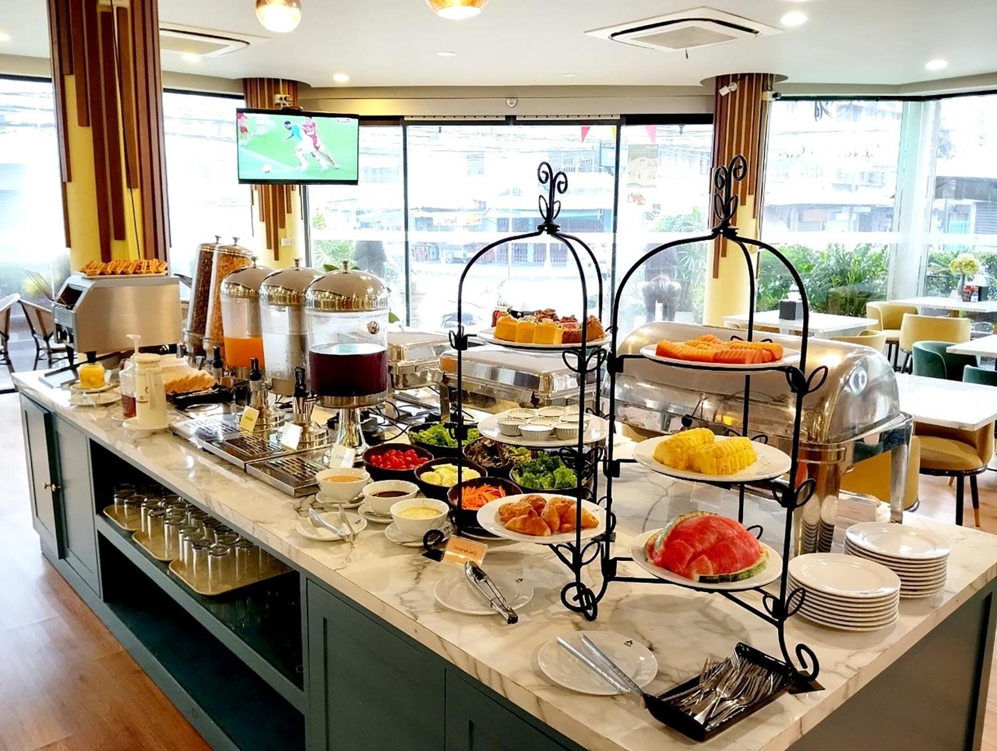 Siri Oriental Bangkok Hotel Стая снимка